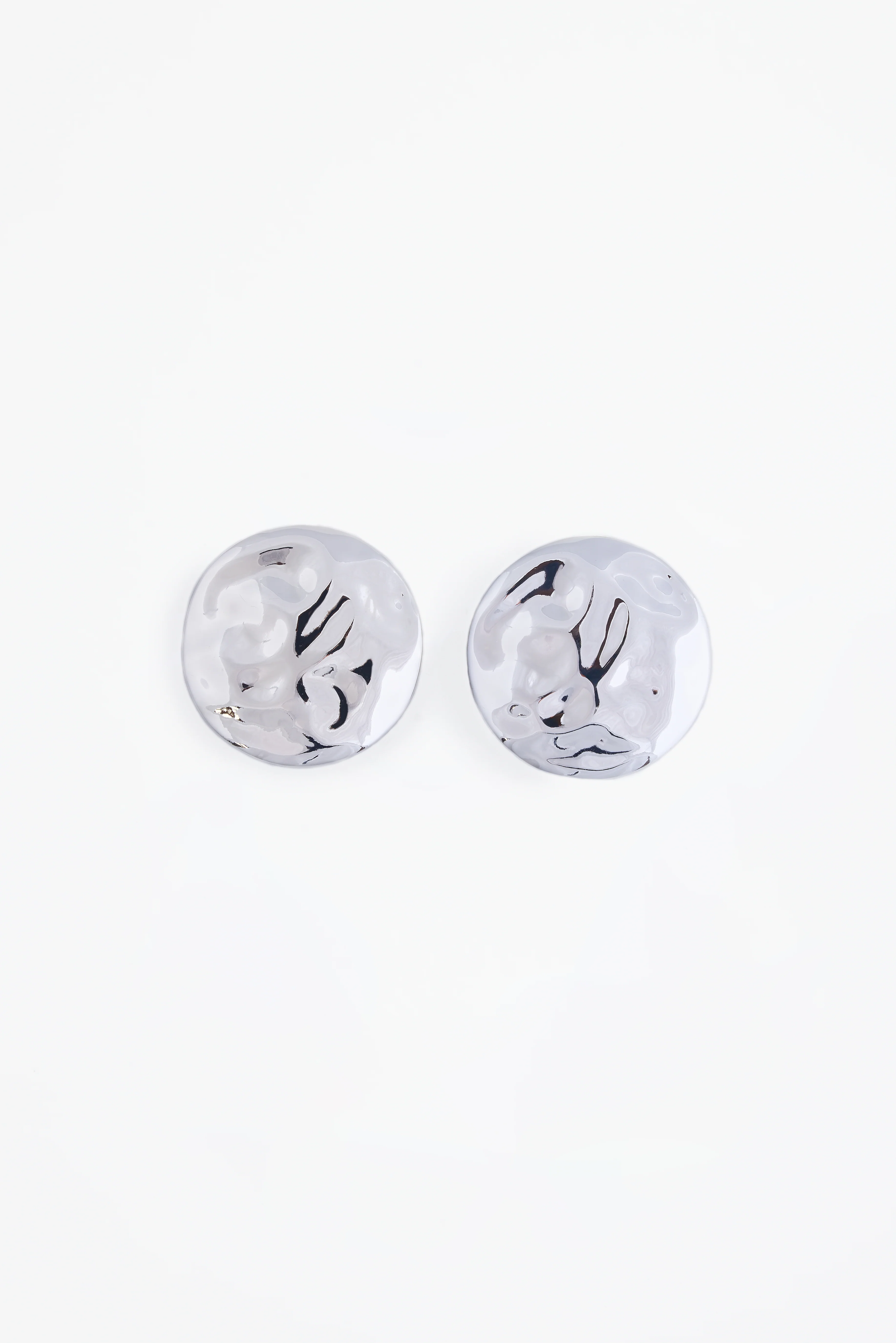 1138-hammered-disc-earring-silver-1.webp Hammered Disc Earring (Silver)