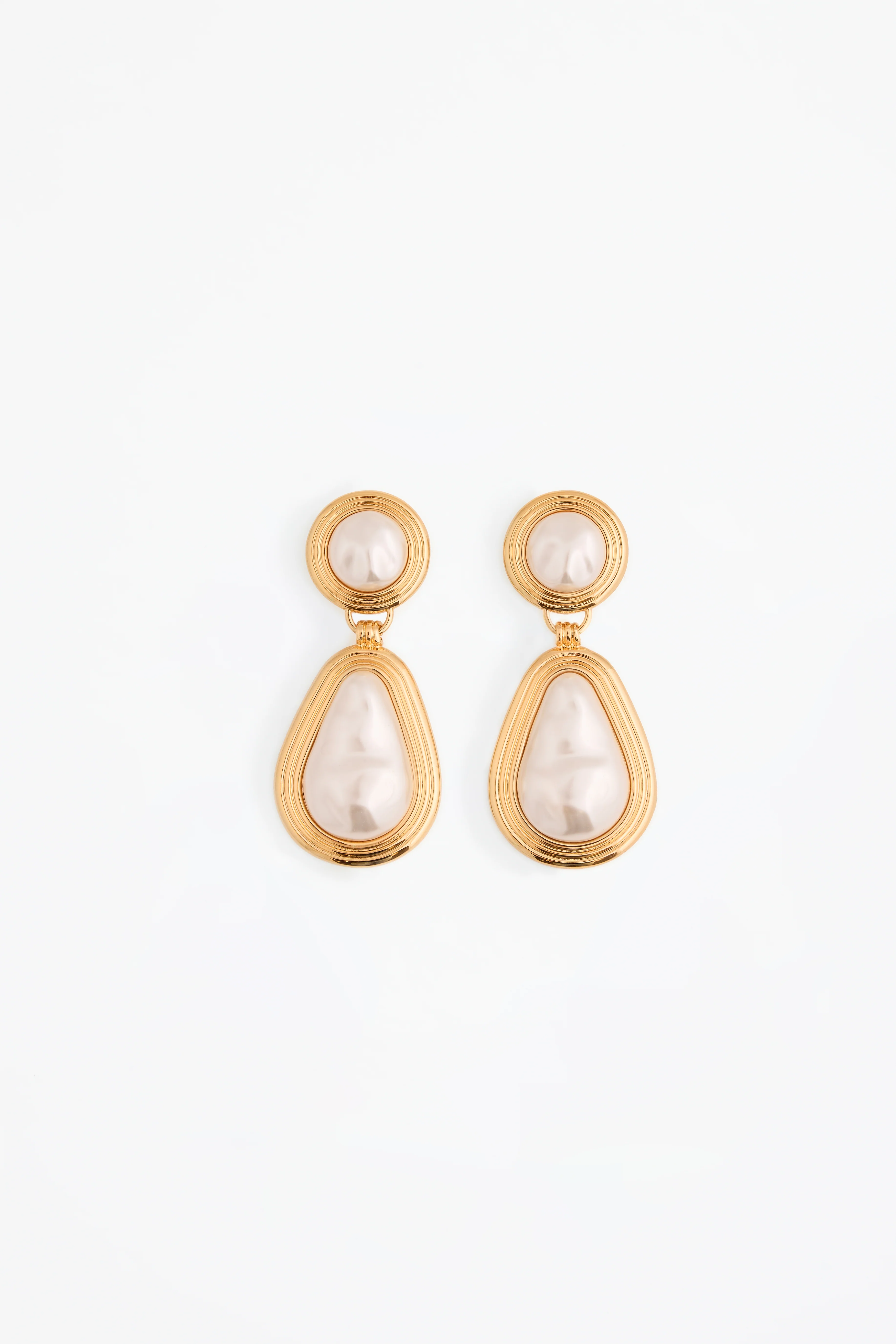 1165-pearl-drop-earring-gold-1.webp Pearl Drop Earring (Gold)