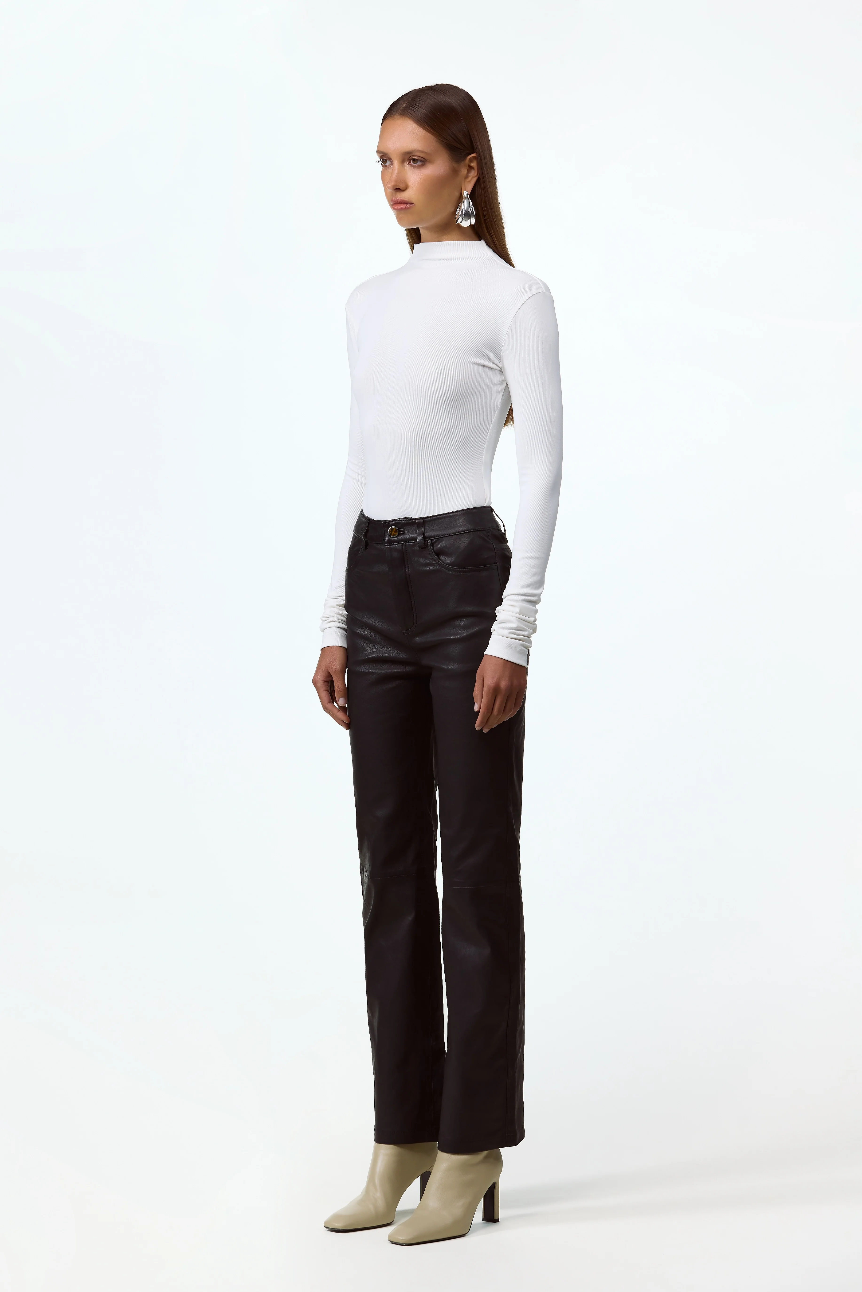 1424-long-sleeve-bodysuit-white-3.webp Long Sleeve Bodysuit (White)