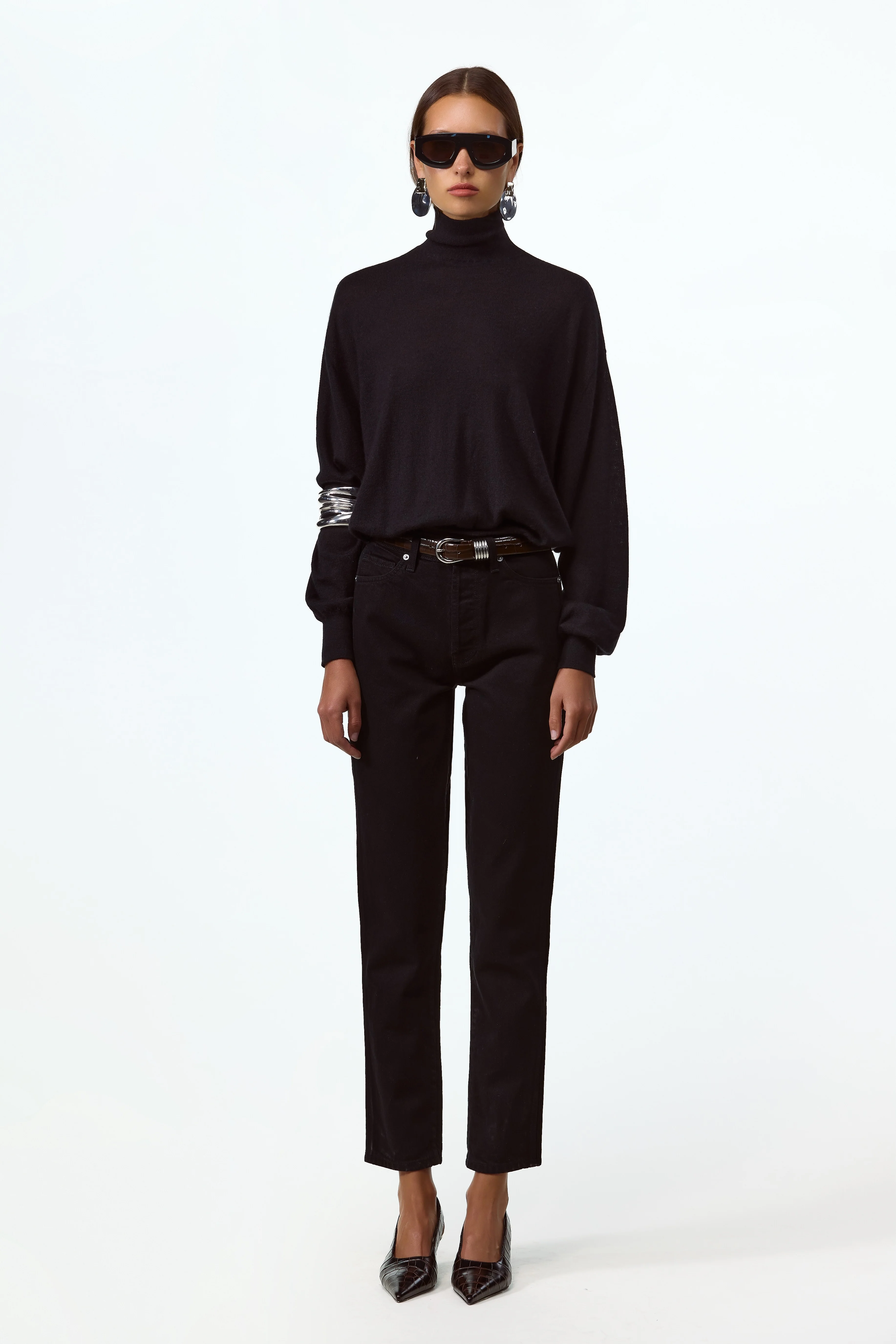 1485-relaxed-cashmere-turtleneck-black-1.webp Relaxed Cashmere Turtleneck (Black)