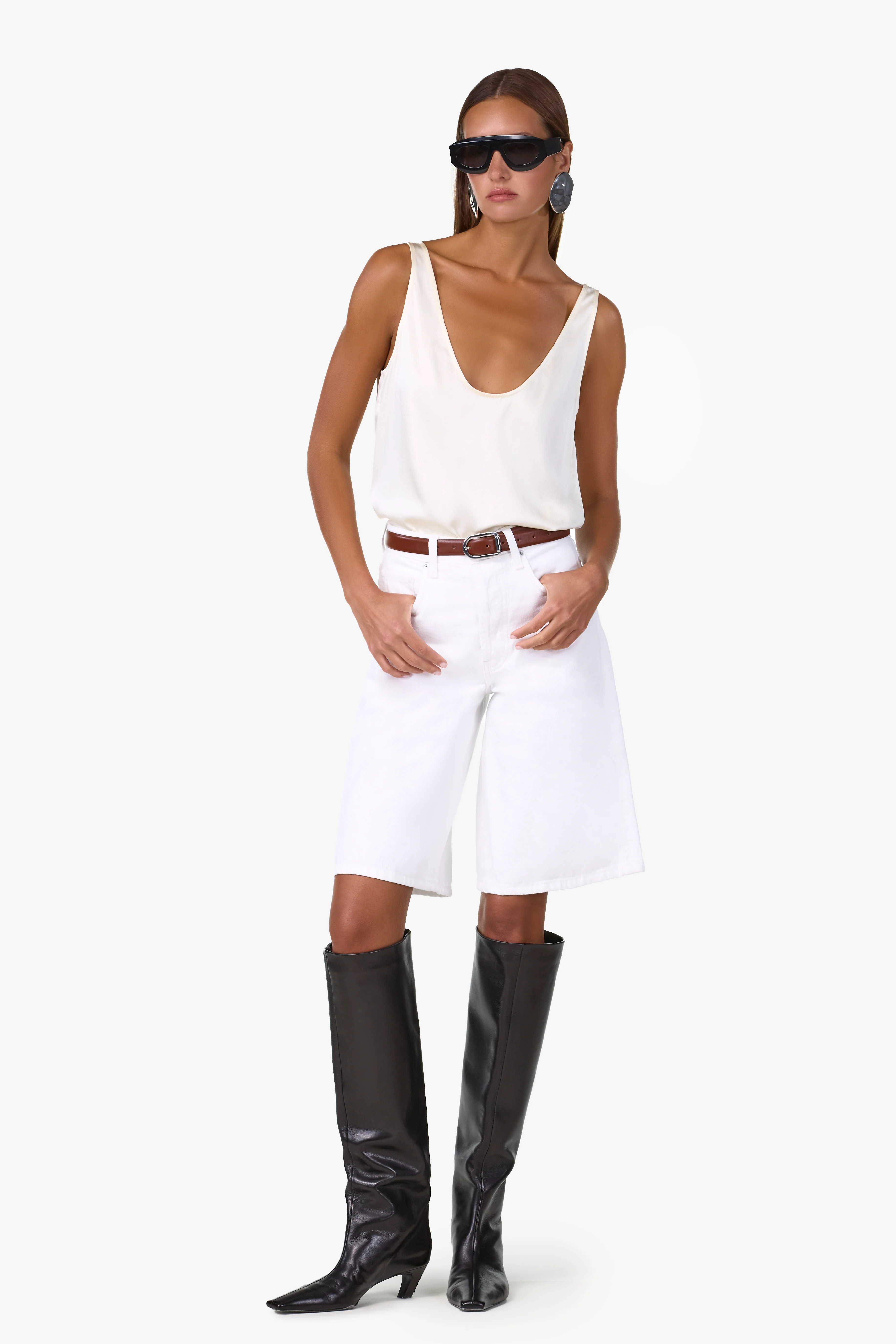 2366-the-perfect-long-short-white-1.webp The Perfect Long Short (White)