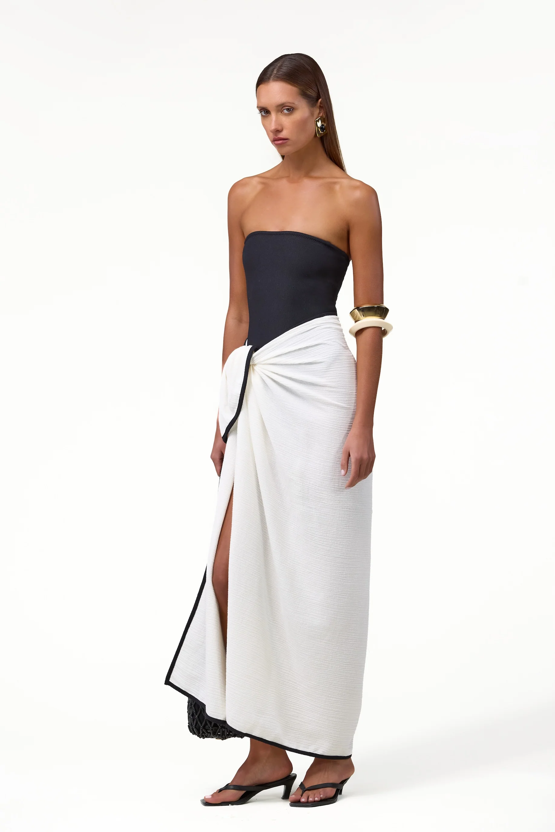553-colorblock-linen-sarong-cream-black-2.webp Colorblock Linen Sarong (Cream/Black)