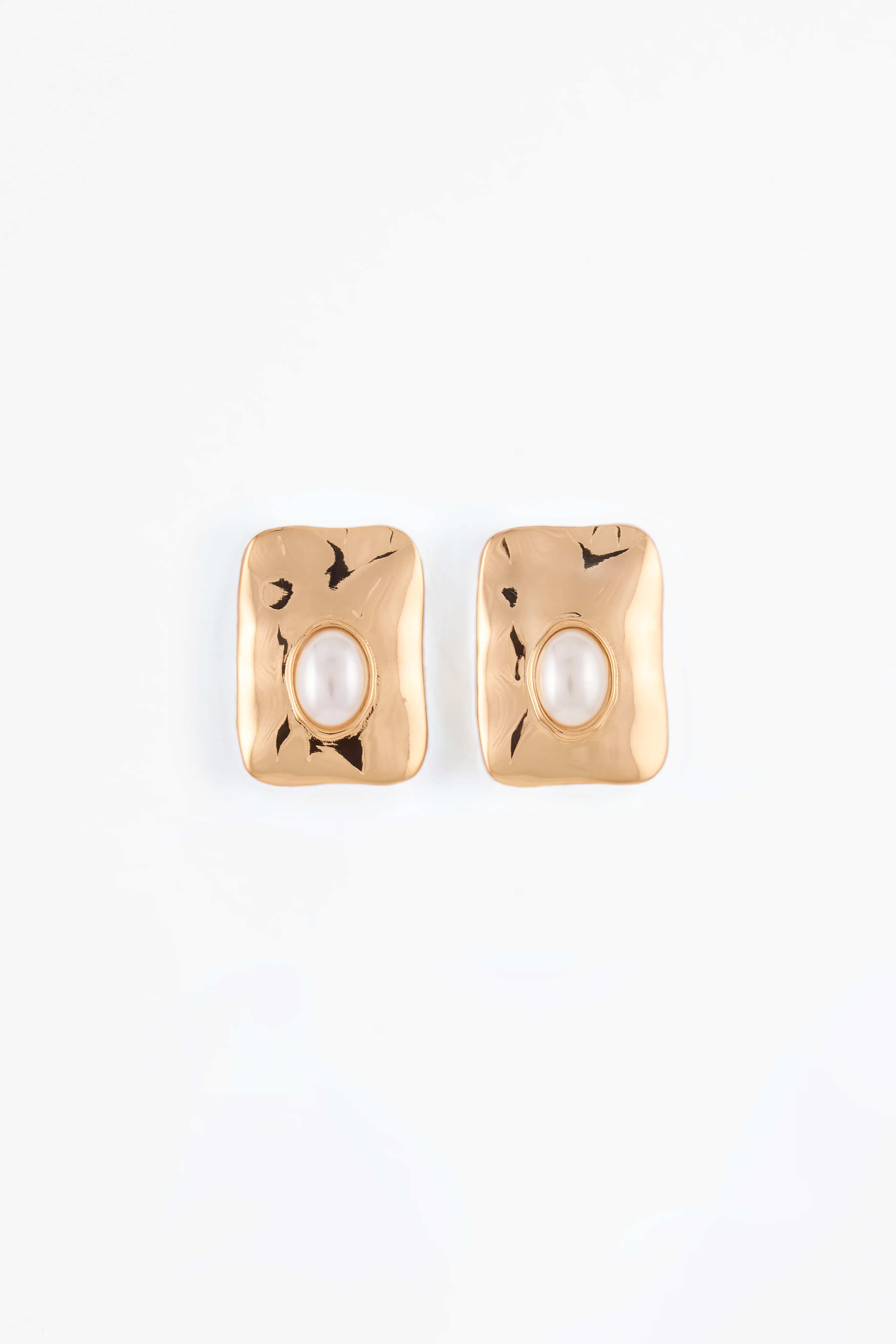 69-hammered-pearl-earring-gold-1.webp Hammered Pearl Earring (Gold)