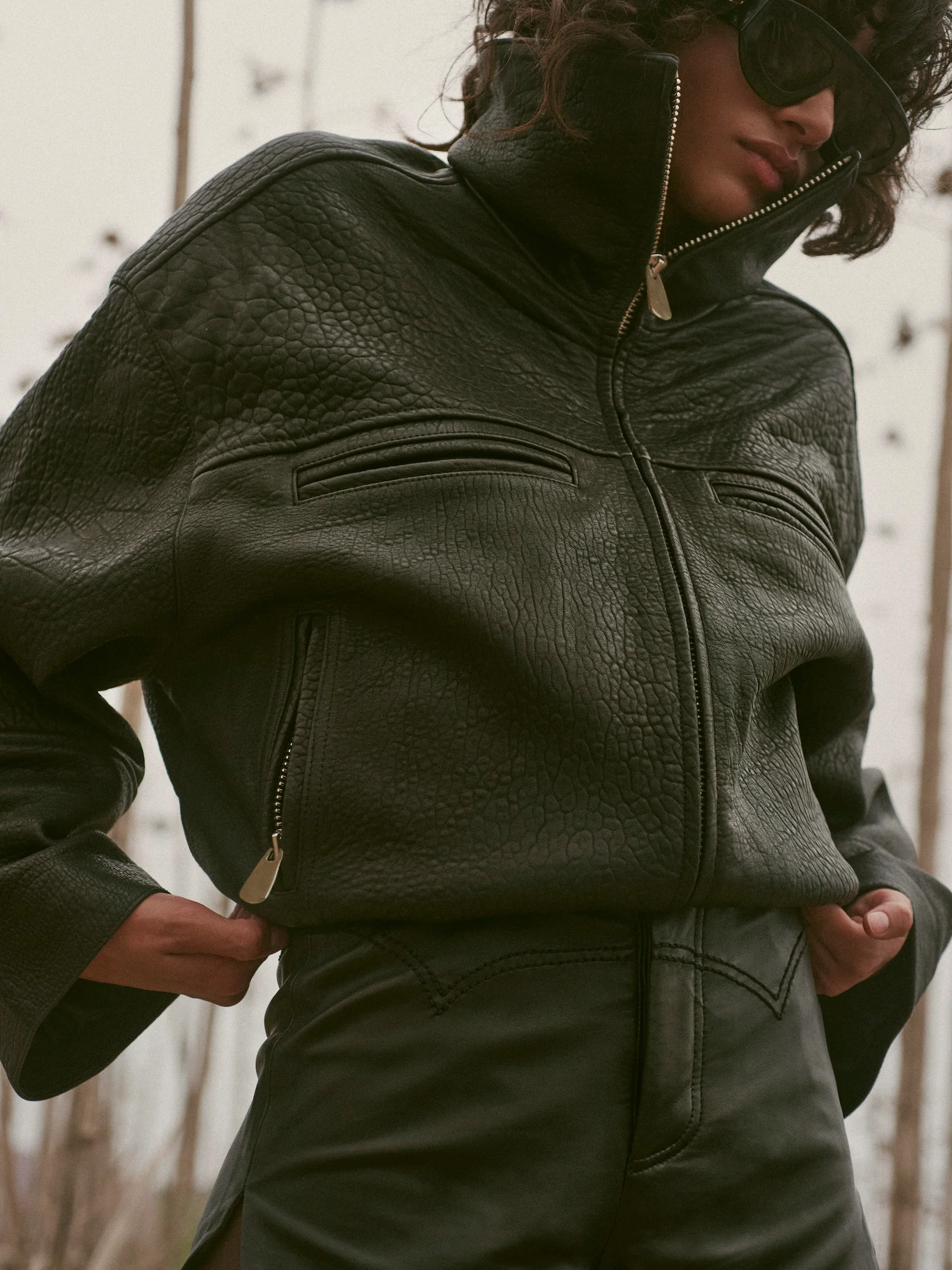 707-the-leather-bomber-jacket-black-3.webp The Leather Bomber Jacket (Black)