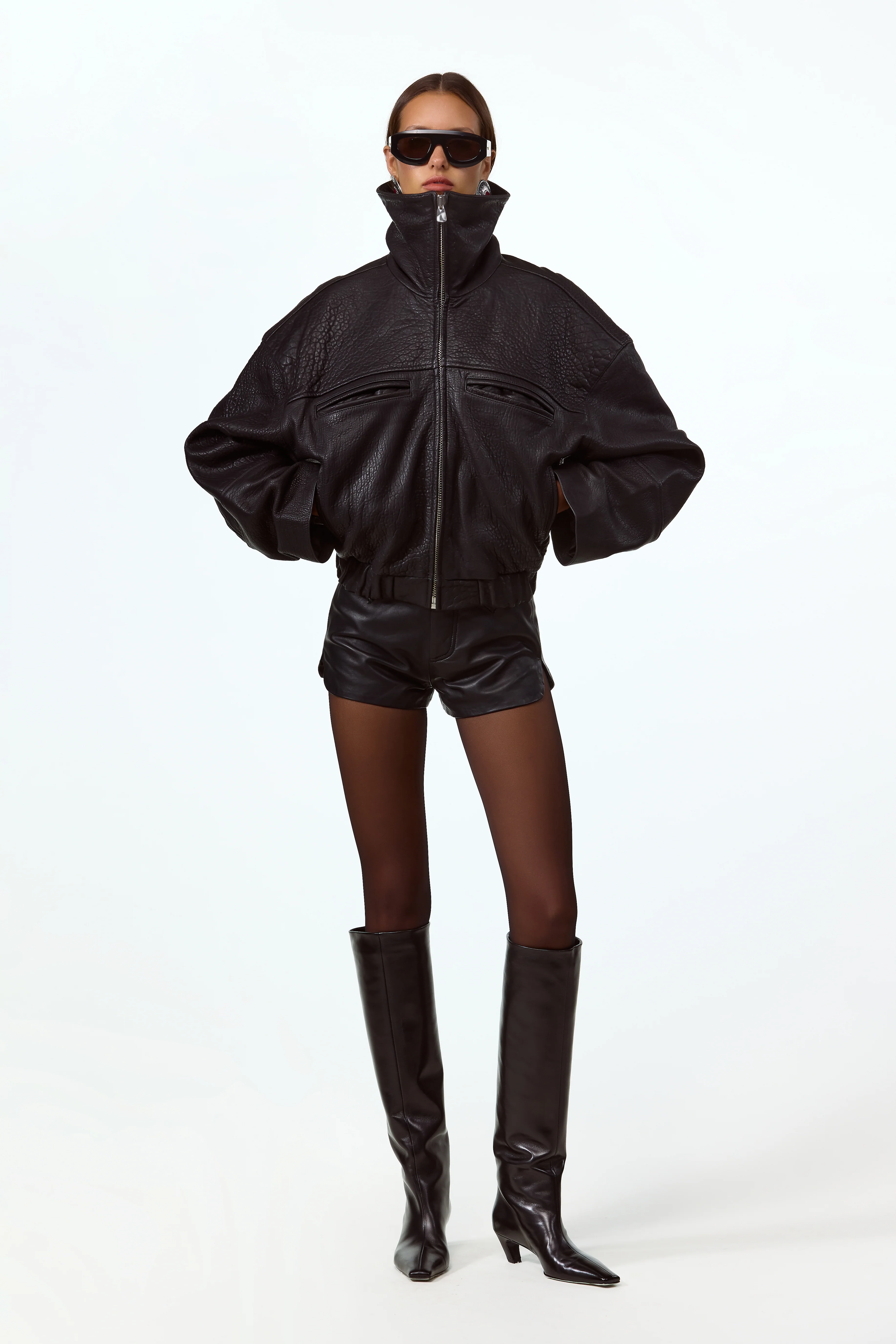 707-the-leather-bomber-jacket-black-4.webp The Leather Bomber Jacket (Black)