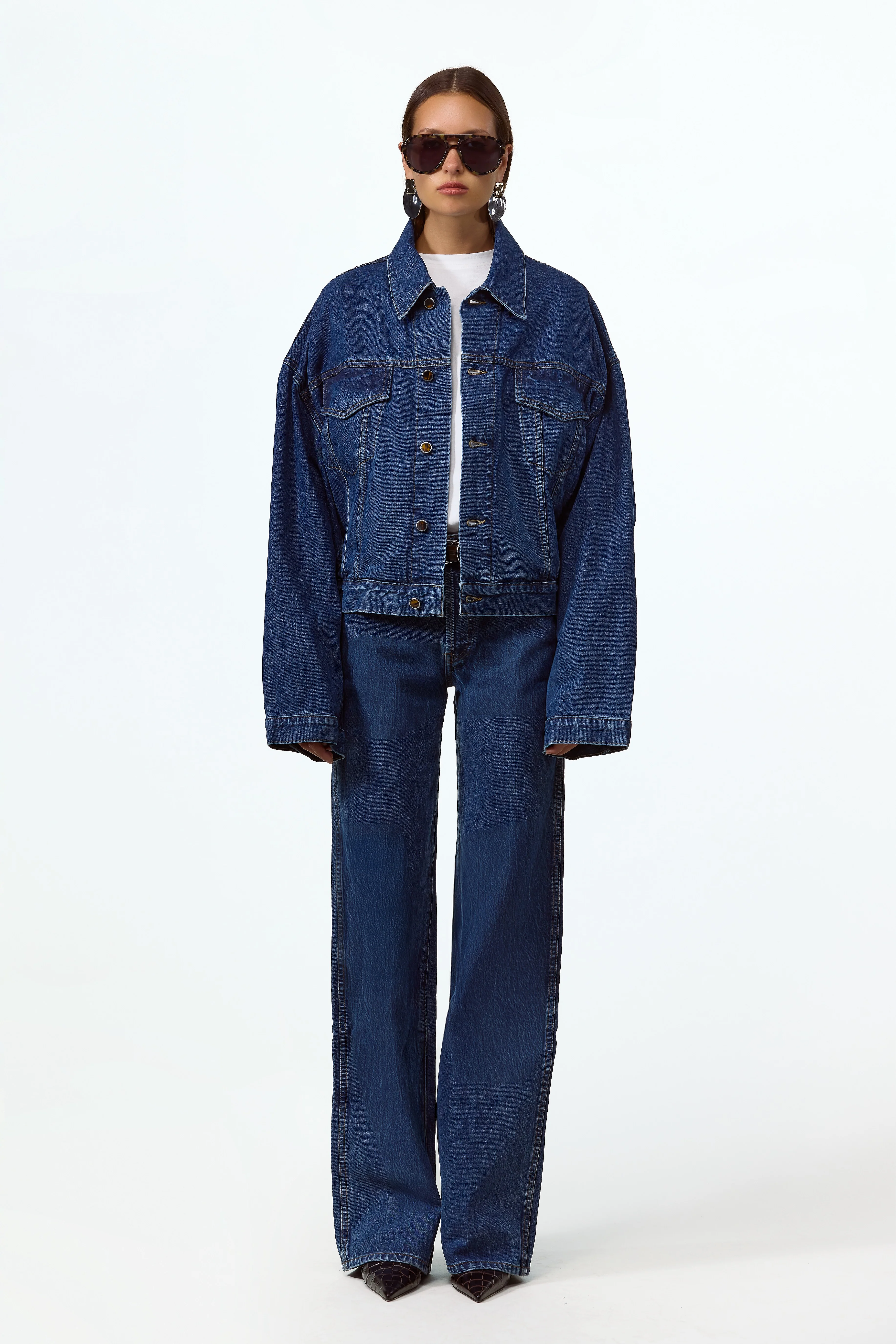 710-the-perfect-denim-jacket-vintage-dark-3.webp The Perfect Denim Jacket (Vintage Dark)