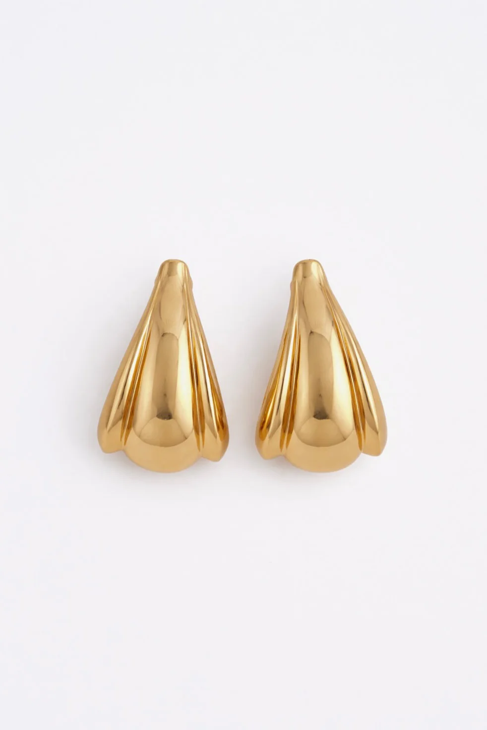 76-edge-hoop-earring-gold-1.webp Edge Hoop Earring (Gold)